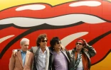Le batteur des Rolling Stones, Charlie Watts (à gauche) au côté de, dans l'ordre, Mick Jagger, Ron Wood et Keith Richards, à New York le 7 mai 2002