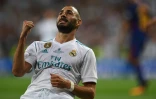 L'attaquant du Real Madrid Karim Benzema après un but contre le FC Barcelone au stade Santiago-Barnabéu de Madrid, le 16 août 2017 