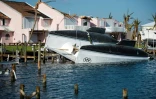 Un catamaran renversé aux Bahamas après le passage de l'ouragan Dorian, le 11 septembre 2019