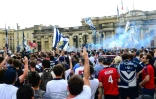 Les Ultramarines des Girondins de Bordeaux protestent devant la mairie pour réclamer la démission des dirigeants du club le 27 juin 2020