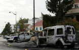 La carcasse de véhicules incendiés, parmi lesquels une voiture de police, à Viry-Chatillon le 8 octobre 2016