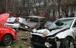 Des voitures détruites par une frappe de missile russe dans la ville ukrainienne de Poltava, le 1er février 2025