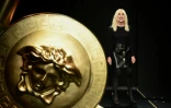 Donatella Versace a cédé  la direction artistique de la maison milanaise cofondée par son frère Gianni à Dario Vitale