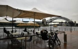 Des personnes à la terrasse d'un café, le 15 mai 2020 à Sydney, en Australie
