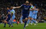 La joie de l'attaquant français Karim Benzema, après avoir marqué le 3e but sur penalty du Real Madrid face à Manchester City, lors de leur demi-finale aller de la Ligue des Champions, le 26 avril 2022 à l'Etihad Stadium