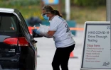 Test du Covid-19 dans un drive-in de Chessington, au sud de Londres, le 10 mai 2020