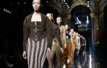 Défilé Balmain lors de la fashion week le 1er octobre 2015 à Paris