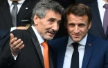 Le Président de la République Emmanuel Macron et le président de Montpellier Mohed Altrad avant la finale du Top 14 contre Castres, le 24 juin 2022 au Stade de France