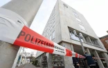 Des policiers devant la mairie de Gaggenau évacuée après une alerte à la bombe, le 3 mars 2017 dans le sud-ouest de l'Allemagne