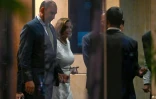 La présidente de la Chambre des représentants américaine Nancy Pelosi (2e à partir de la gauche) quitte l'hôtel Shangri-La après une réception à Singapour, le 1er août 2022