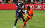 Le nouveau défenseur parisien Nordi Mukiele à la lutte avec le gardien du FC Nantes lors du Trophée des Champions à Tel Aviv, le 31 juillet 2022 