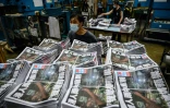 Des employés de l'Apple Daily impriment la dernière édition du quotidien pro-démocratie, le 24 juin 2021 à Hong Kong