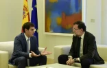 Albert Rivera (g), chef de Ciudadanos, et le Premier ministre espagnol Mariano Rajoy, le 30 octobre 2015, Ă Madrid