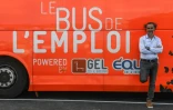 Le fondateur du Gel Groupe Guilhem de Lajarte se tient devant 
"le bus de l'emploi" le 12 juin 2017 au siège de Saint-André-de-Corcy près de Lyon. Gel Groupe se présente comme un guide des sociétés pour les ressources humaines
