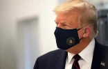 Donald Trump portant un masque le 27 juillet en Caroline du Nord, lors de la visite d'un laboratoire fabriquant des composants pour un futur vaccin