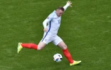 L'attaquant de l'équipe d'Angleterre Wayne Rooney face aux Gallois lors de l'Euro-2016, le 16 juin 2016 à Lens 