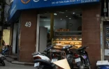Une boulangerie dans me quartier français de Hanoï, le 30 août 2016