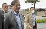 Gustavo Petro, candidat présidentiel de gauche de la coalition Pacto Historico, arrive pour un débat dans une station de radio à Bogota, le 26 mai 2022