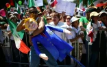Des milliers de Mexicains manifestent contre le président américain Donald Trump et son projet de construire un mur à la frontière, le 12 février 2017 à Mexico
