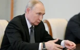 Le président russe Vladimir Poutine lors d'une réunion à Saint-Pétersbourg, le 18 juin 2025 