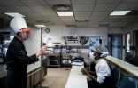 Cours de cuisine au lycée hôtelier de La Vidaude à Saint-Genis-Laval, le 11 juin 2020