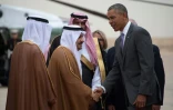 Le président américain Barack Obama accueilli par le prince  Faisal bin Bandar bin Abdelaziz al-Saud à son arrivée le 20 janvier 2016 à l'aéroport international de Ryad 