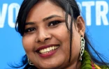 Radha Rani porte-parole de l'ONG Plan international, devant le Cirque d'Hiver à Paris le 10 octobre 2016 à la veille de la Journée internationale de la fille de l'ONU 