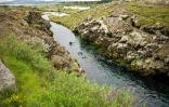 Des plongeurs en apnée dans la faille de Silfra le 26 juillet 2022 à Thingvellir, en Islande