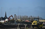 Des travaux en vue de la construction d'un parking pour camions prÚs d'Ashford (Grande Bretagne) le 17 décembre 2020