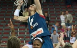 Celine Dumerc, capitaine des Bleues, sacrée championne d'Europe avec l'équipe de France le 20 juin 2009 à Riga (Lettonie)