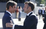 Le Premier ministre démissionnaire Gabriel Attal (gauche) et le président Emmanuel Macron le 14 juillet 2024 à Paris