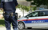 Un policier proche d’un lycée de Graz en l’Autriche où des tirs ont fait plusieurs morts le 10 juin 2025 selon les médias 