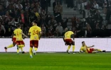 La joie du milieu de terrain lensois Przemyslaw Frankowski, après avoir ouvert le score face à Lille, lors de la 32e journée de Ligue 1, le 16 avril 2022 au Stade Pierre-Mauroy à Villeneuve-d'Ascq