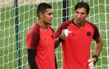 Les gardiens du PSG Alphone Areola (g) et Gianluigi Buffon lors d'une séance d'entraînemen, le 13 septembre 2018 à Saint-Germain-en-Laye 