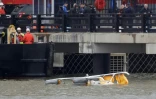 Les restes de l'hélicoptère qui s'est écrasé dans le fleuve Hudson, le 10 avril 2025, à New York 