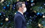 Le ministre de la Santé Olivier Véran dans la cour de l'Elysée, le 22 décembre 2021 à Paris