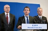 Manuel Valls et Luc-Didier Mazoyer (d) à Evry le 27 mars 2013