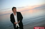 Saint-Gilles de la Reunion . Patrick Bruel sur la plage de l'hermitage à Saint-Gilles(photo imaz press reunion)