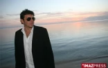 Saint-Gilles de la Reunion . Patrick Bruel sur la plage de l'hermitage à Saint-Gilles(photo imaz press reunion)