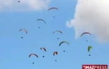 Parapentes dans le ciel de La Réunion