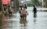 Rue de Karachi, dans le sud du Pakistan, inondée par les pluies de mousson, le 26 juillet 2022