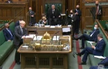Le Premier ministre britannique Boris Johnson le 28 avril 2021 au Parlement, dans une capture d'image vidéo de la Parliamentary Recording Unit (PRU)