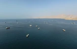 Des navires au mouillage au large de la côte d'Oman, près du détroit d'Ormuz, le 2 octobre 2026