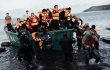 Des migrants à leur arrivée le 10 novembre 2015 sur l'île de Lesbos
