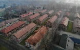 Photo aérienne prise par un drone de l'ancien camp d'extermination d'Auschwitz, le 15 décembre 2019 à Oswiecim, en Pologne