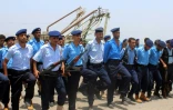 Des gardes-côtes lors d'une cérémonie dans le port de Salif au Yémen, le 11 mai 2019