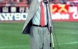 Arsène Wenger, alors entraîneur des Nagoya Grampus au Japon, fait ses adieux avant de partir à Londres, le 28 septembre 1996