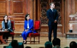 Le président français Emmanuel Macron (à droite) à la Sorbonne à Paris, le 25 août 2022