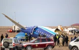 Des secouristes sur le site du crash d'un avion d'Azerbaijan Airlines près d'Aktaou au Kazakhstan le 25 décembre 2024
