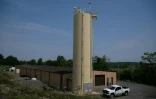 Une vue extérieure de l'installation de traitement de drainage minier acide de l'Université de Virginie-Occidentale, le 12 août 2026 à Mount Storm en Virginie-Occidentale (Etas-Unis)